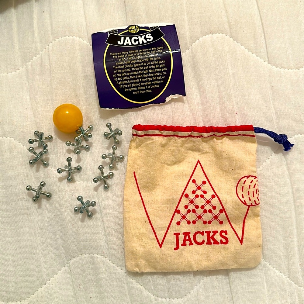 HOUSE OF MARBLES CLASSIC JACKS GAME IN COTTON CARRYING POUCH